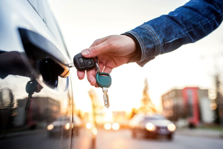 Expert automotive locksmith provide a service for a costumer