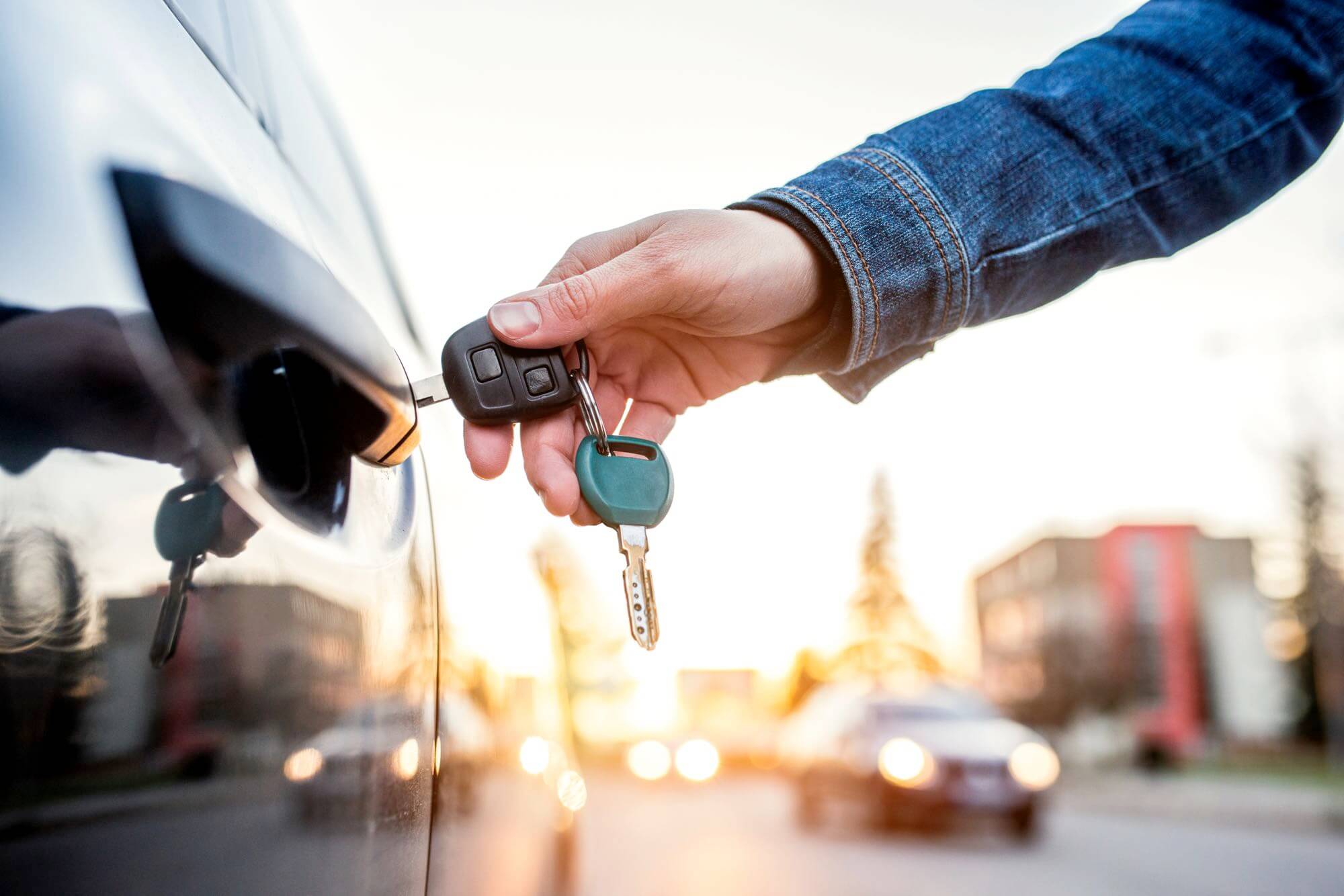 Expert automotive locksmith provide a service for a costumer