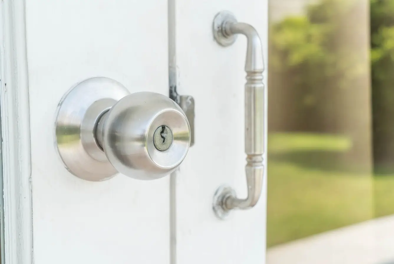 Deadbolts vs. Smart Locks